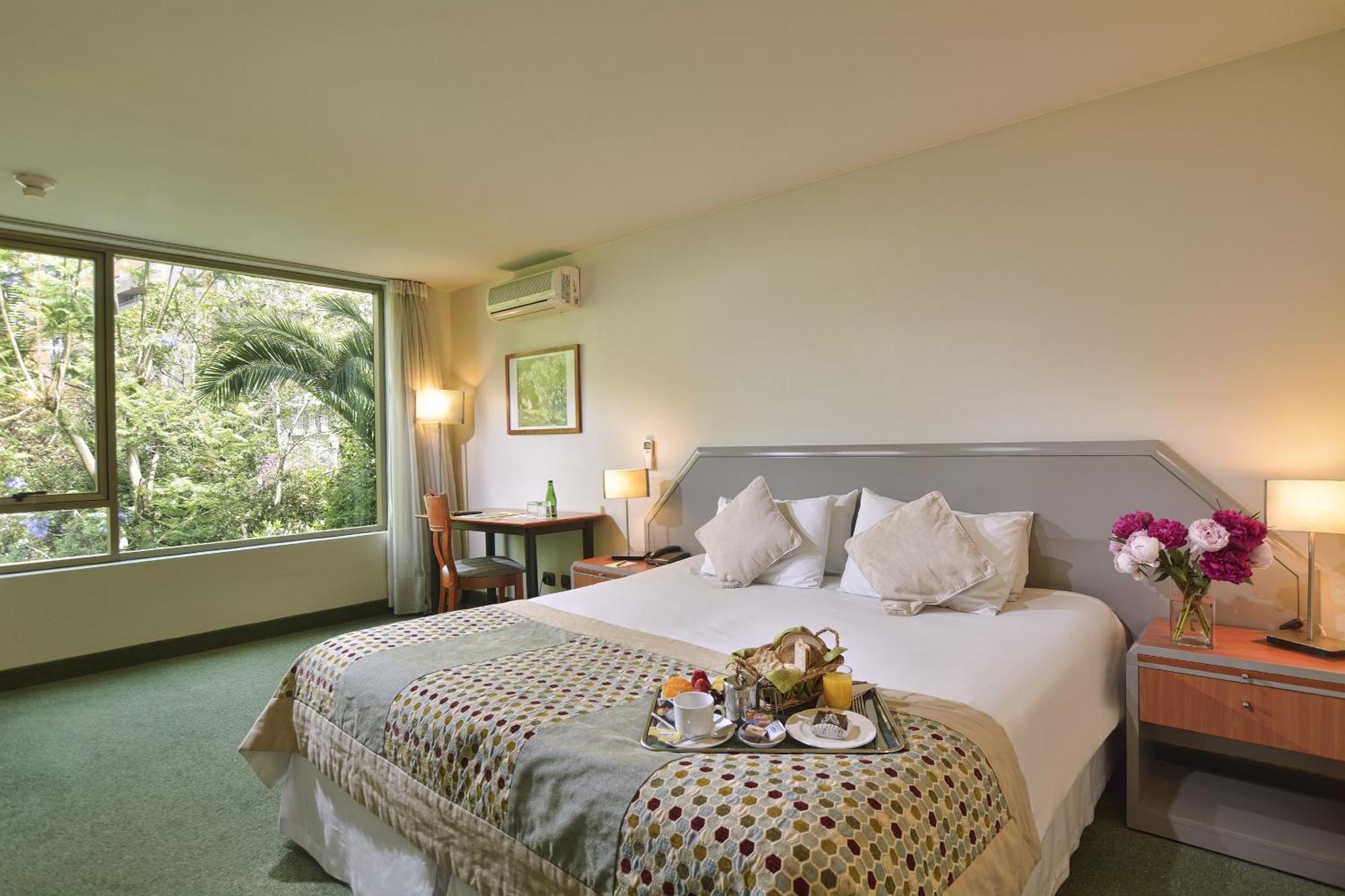 Quarto com 2 Camas de Solteiro