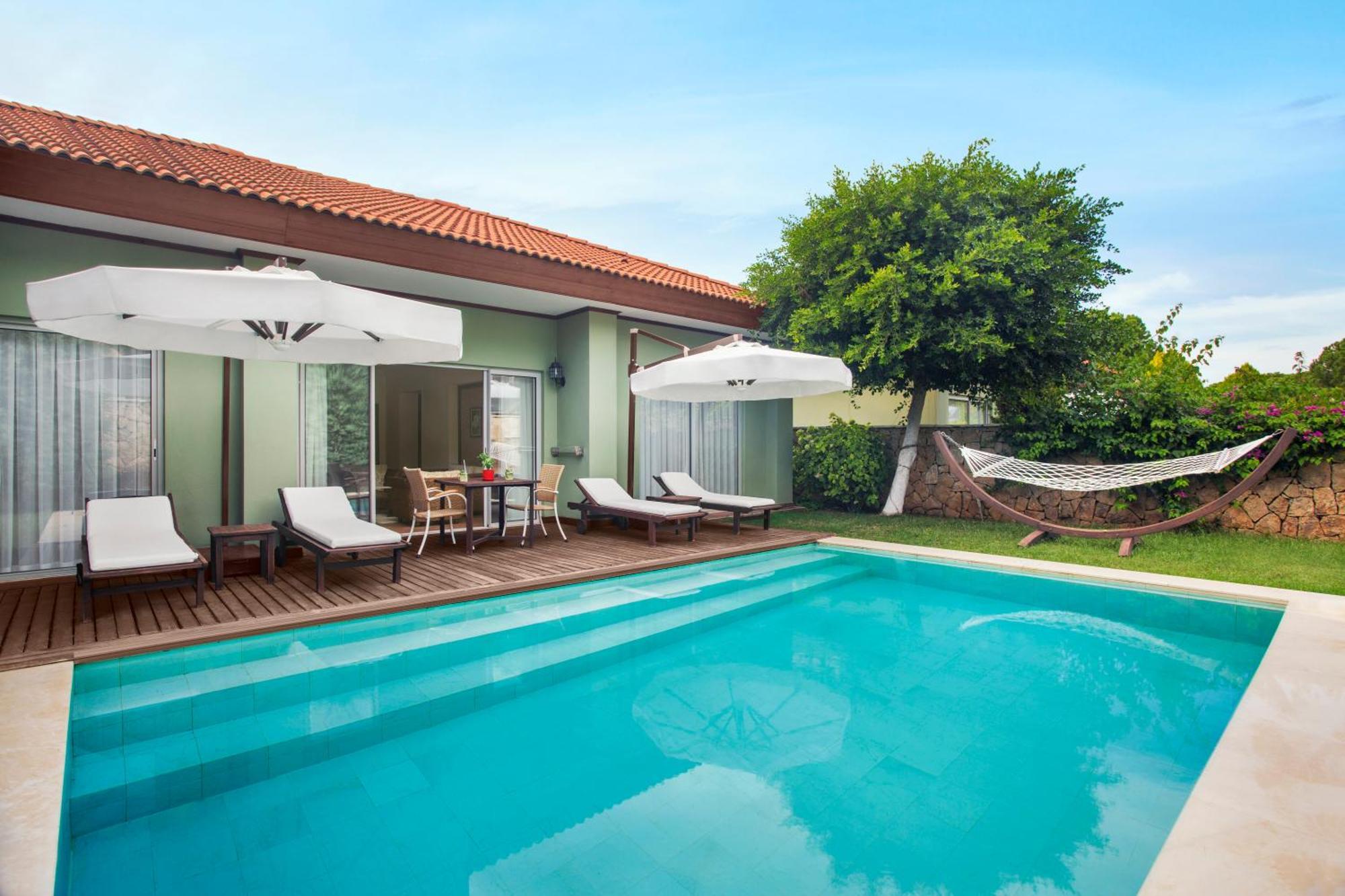 Bali Deluxe Villa met Eigen Zwembad (3 Volwassenen + 2 Kinderen)