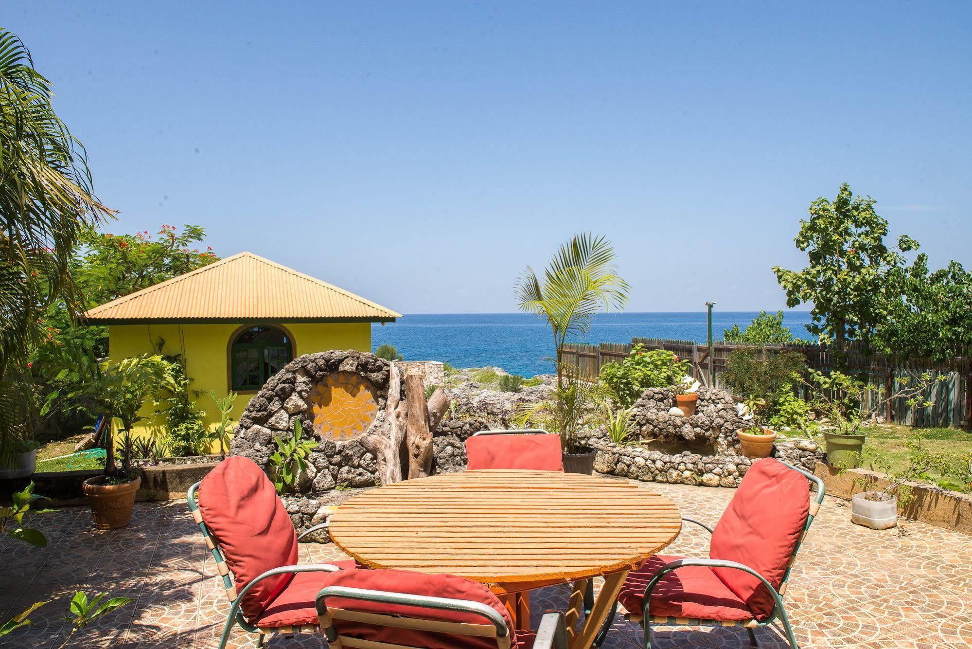 Villa - Beach Front