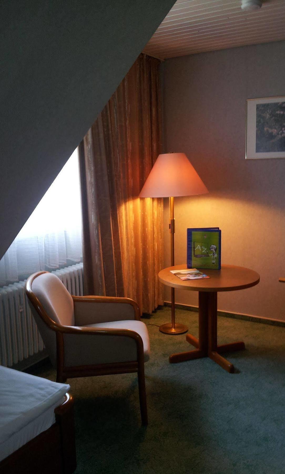 Einzelzimmer mit Balkon
