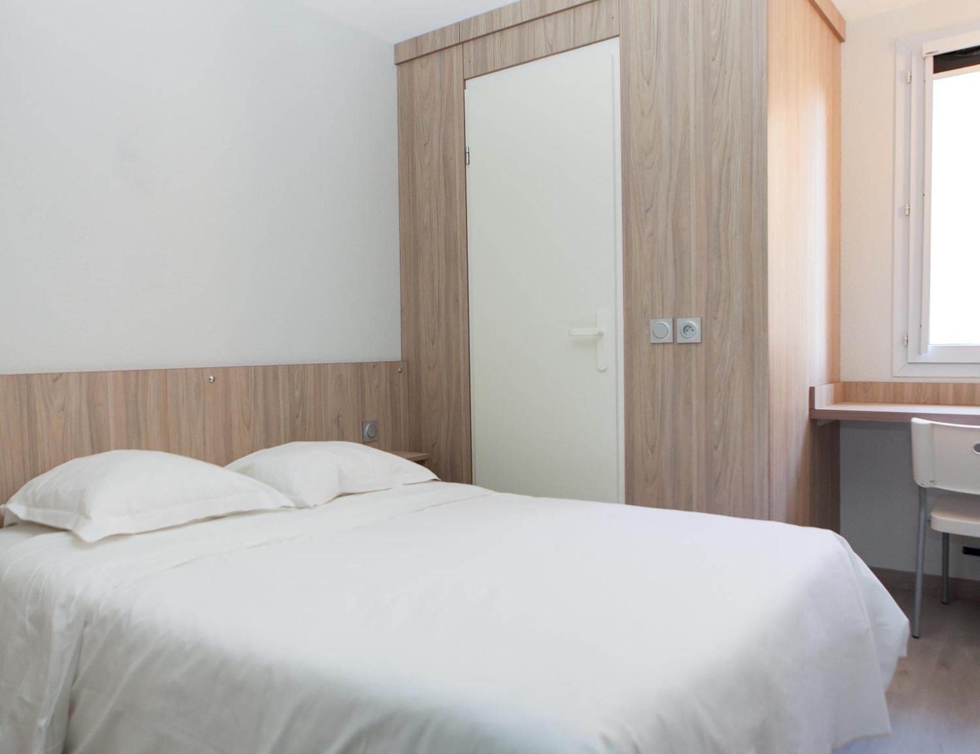 Chambre Double Économique avec Salle d'Eau sur le Palier