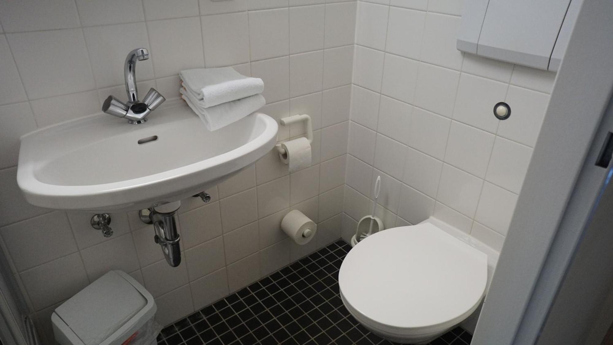Twin Room Private Bathroom,1672617356:JPEG