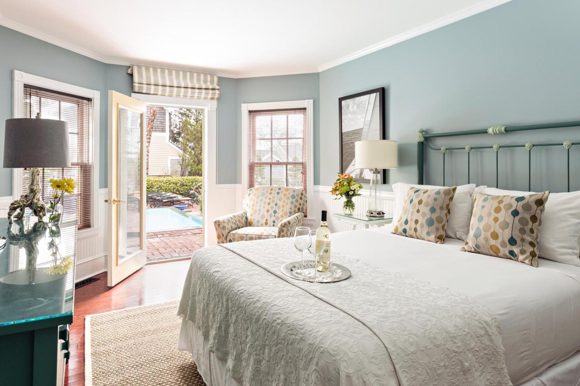 Chambre Lit King-Size - Vue sur Piscine