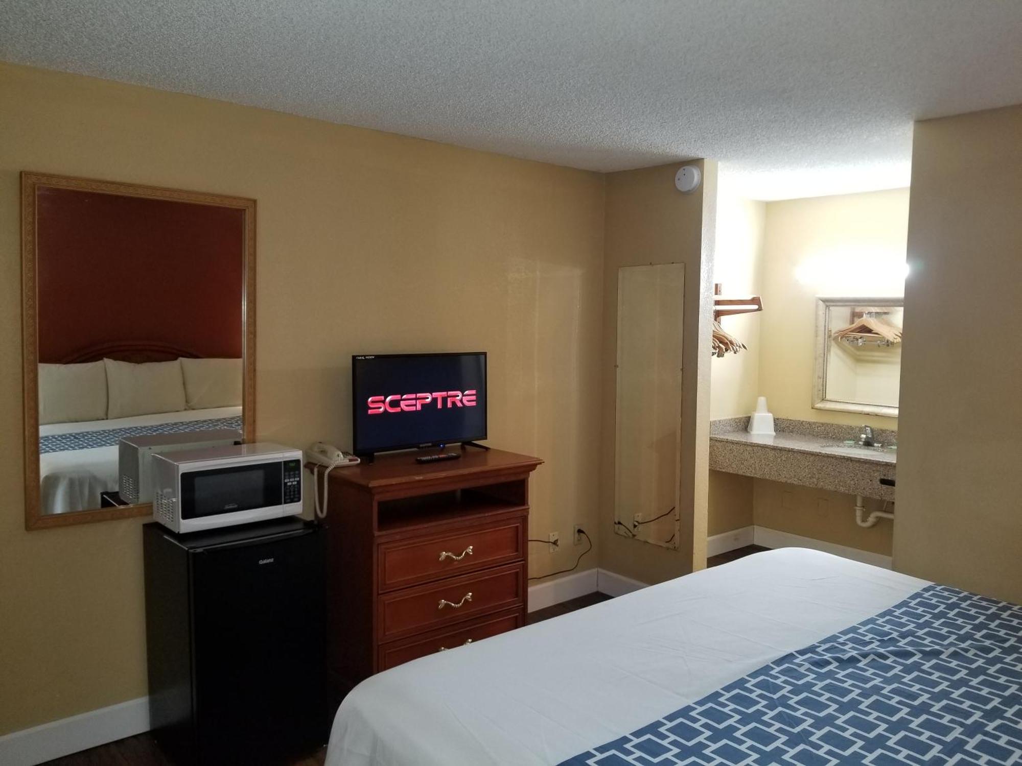 Deluxe King Room - Non-Smoking