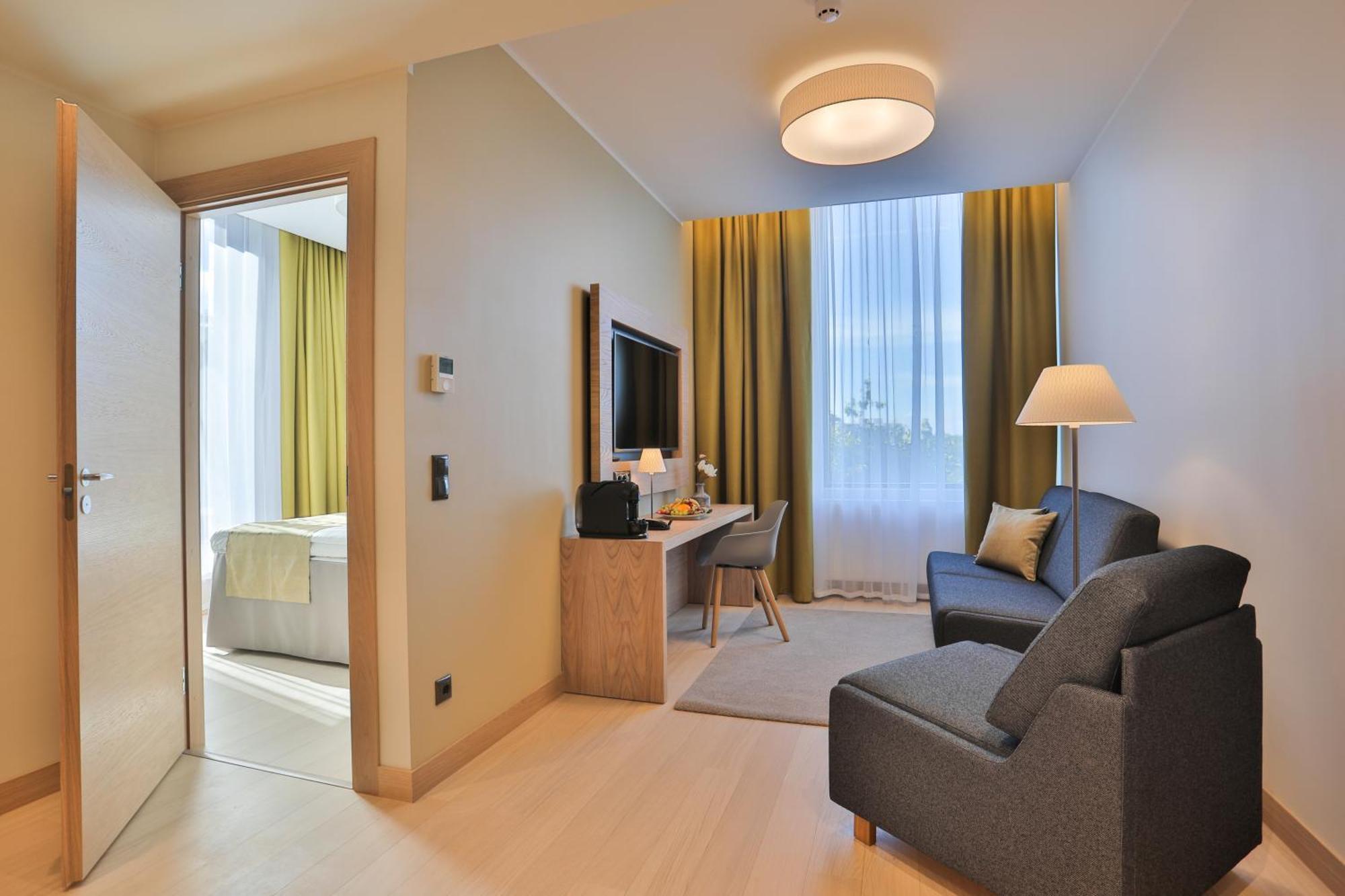 Suite Zen avec Baignoire Spa et Balcon