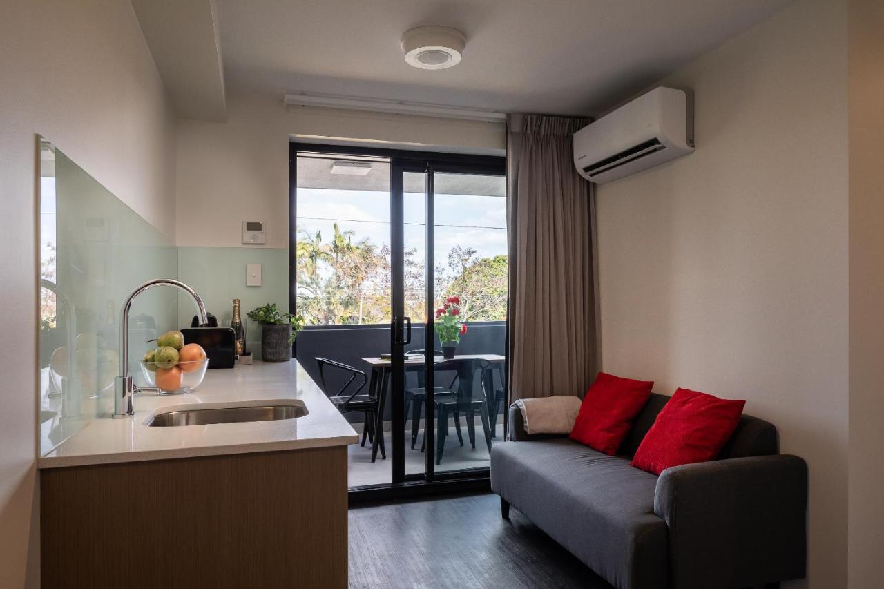 Deluxe Studio mit Queensize-Bett, Küchenzeile und Balkon