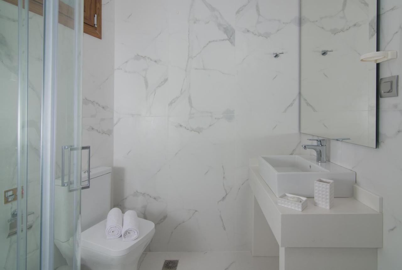 Classic Budget Kamer met Zijdelings Uitzicht op Zee (Bijgebouw)