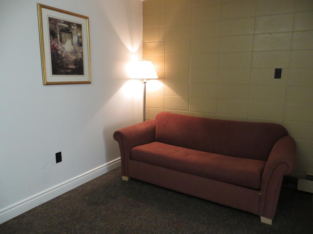 Queen Suite - Non-Smoking
