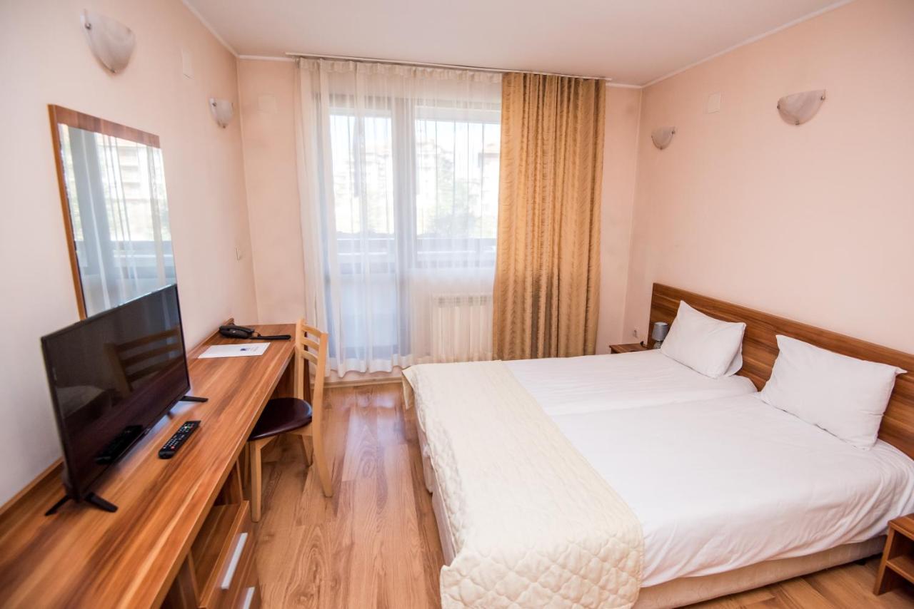 Studio Deluxe with Terrace (2 Adults)