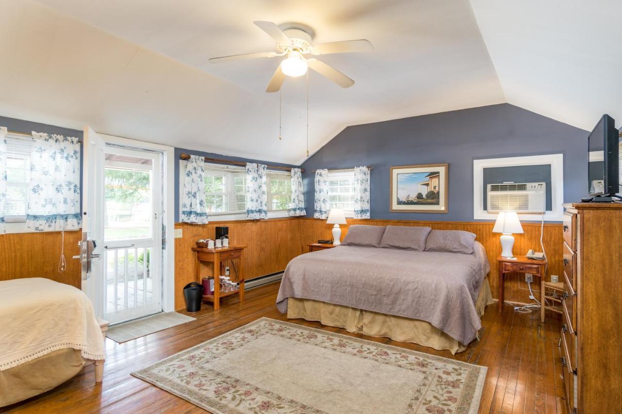 Large Cabin Room