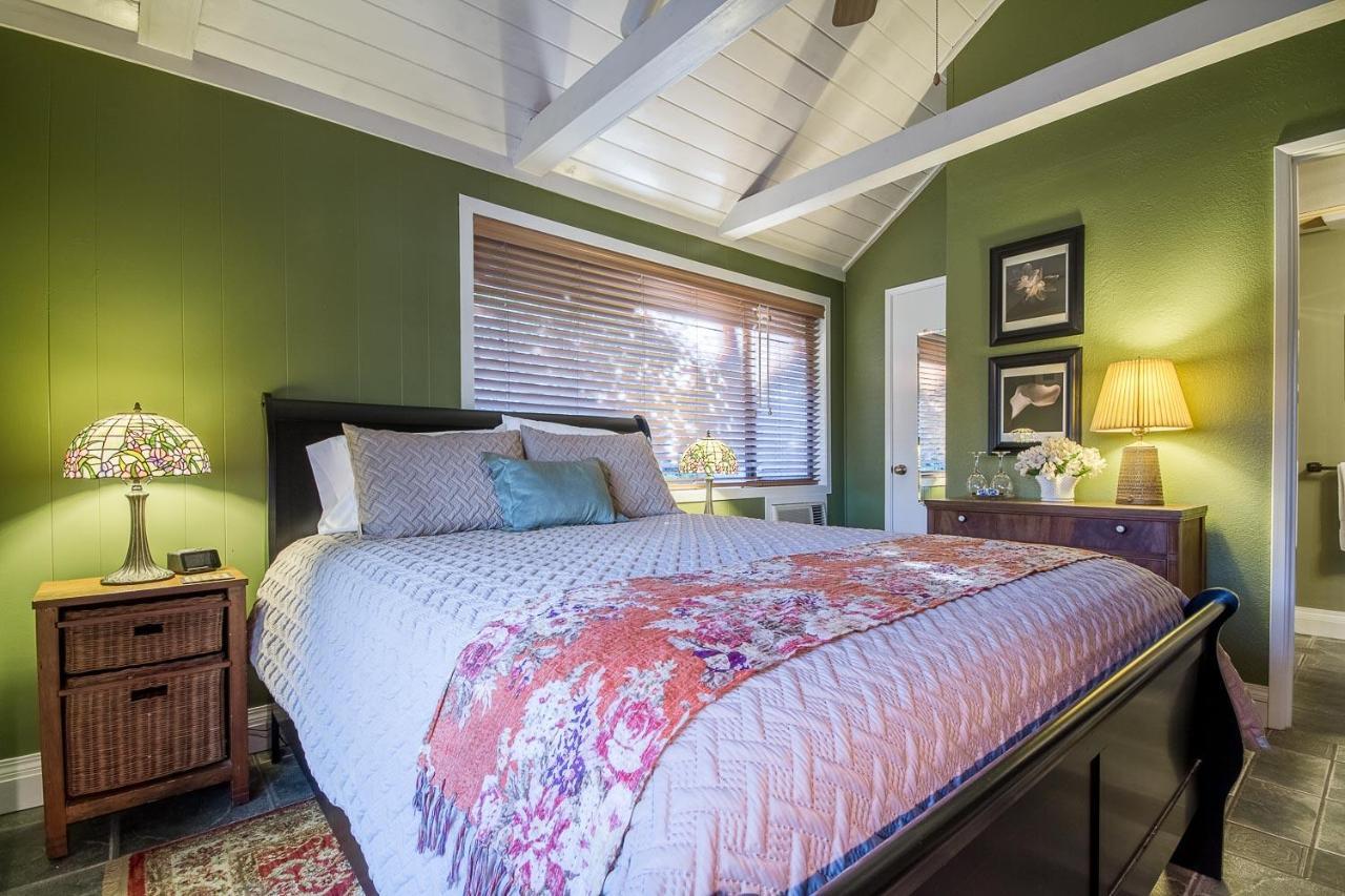 Queen Room with Garden View