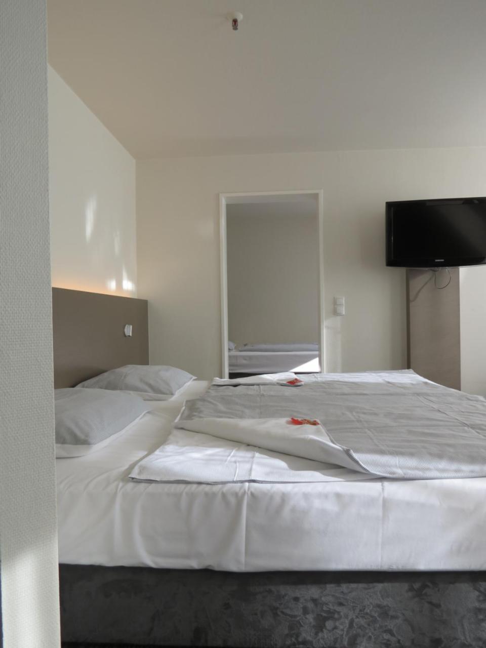 Standard Quadruple Room,738871825:JPEG