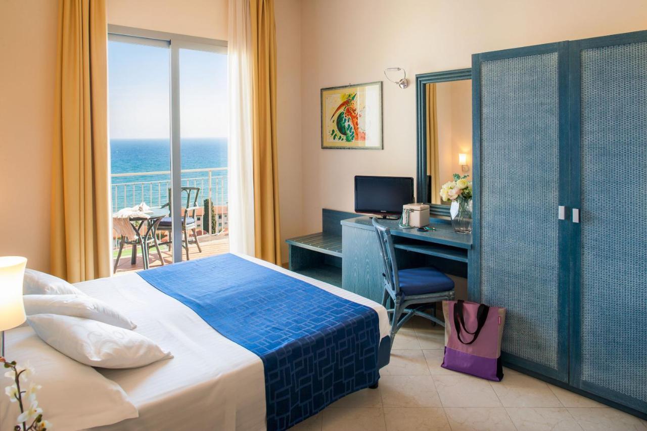 Double or Twin Room Sea View,738977224:JPEG