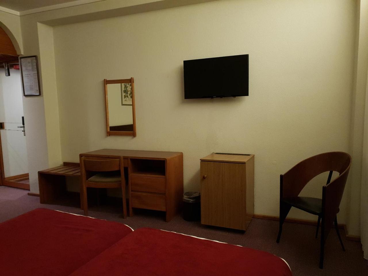 Twin Room,744122422:JPEG