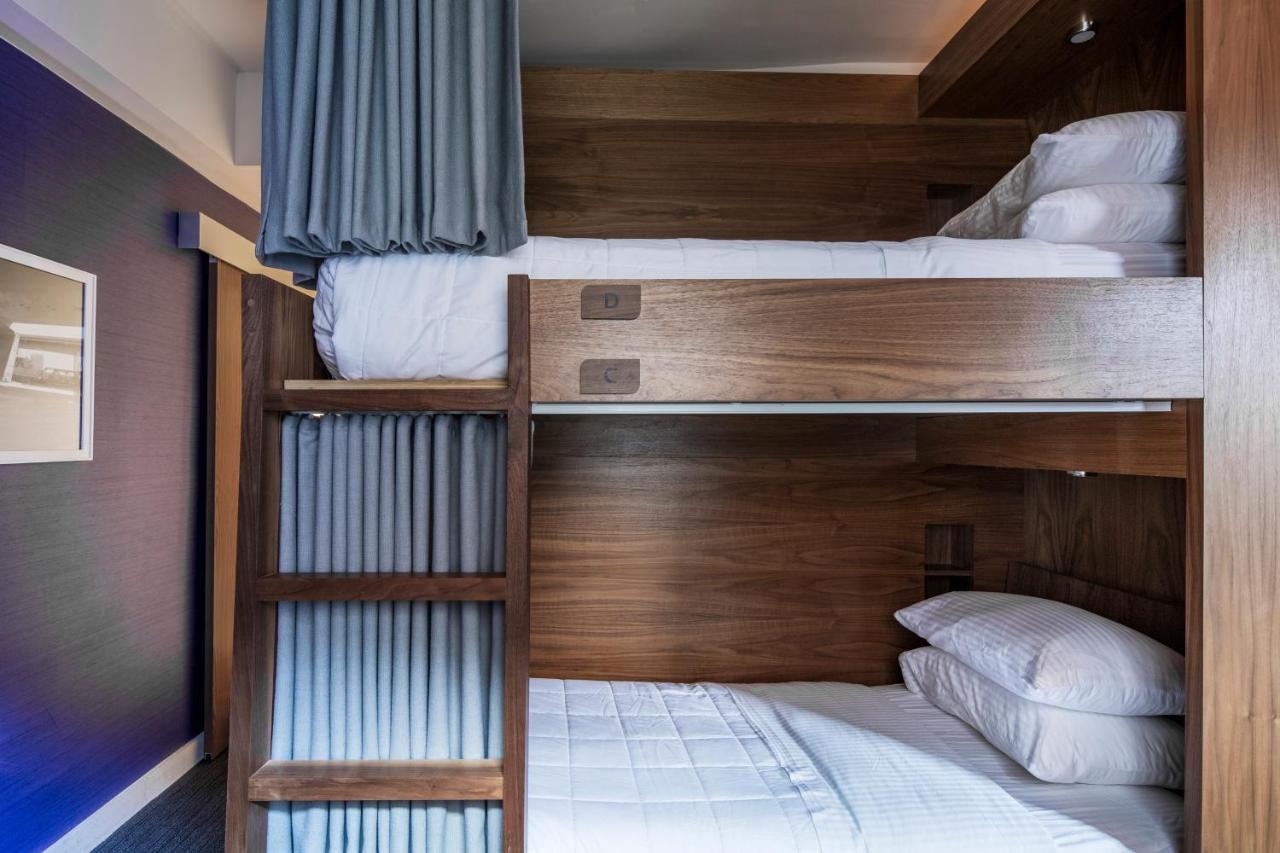 Cama em Dormitório Misto com 4 Camas