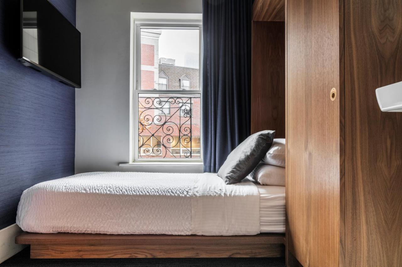 Quarto com 1 Cama de Casal