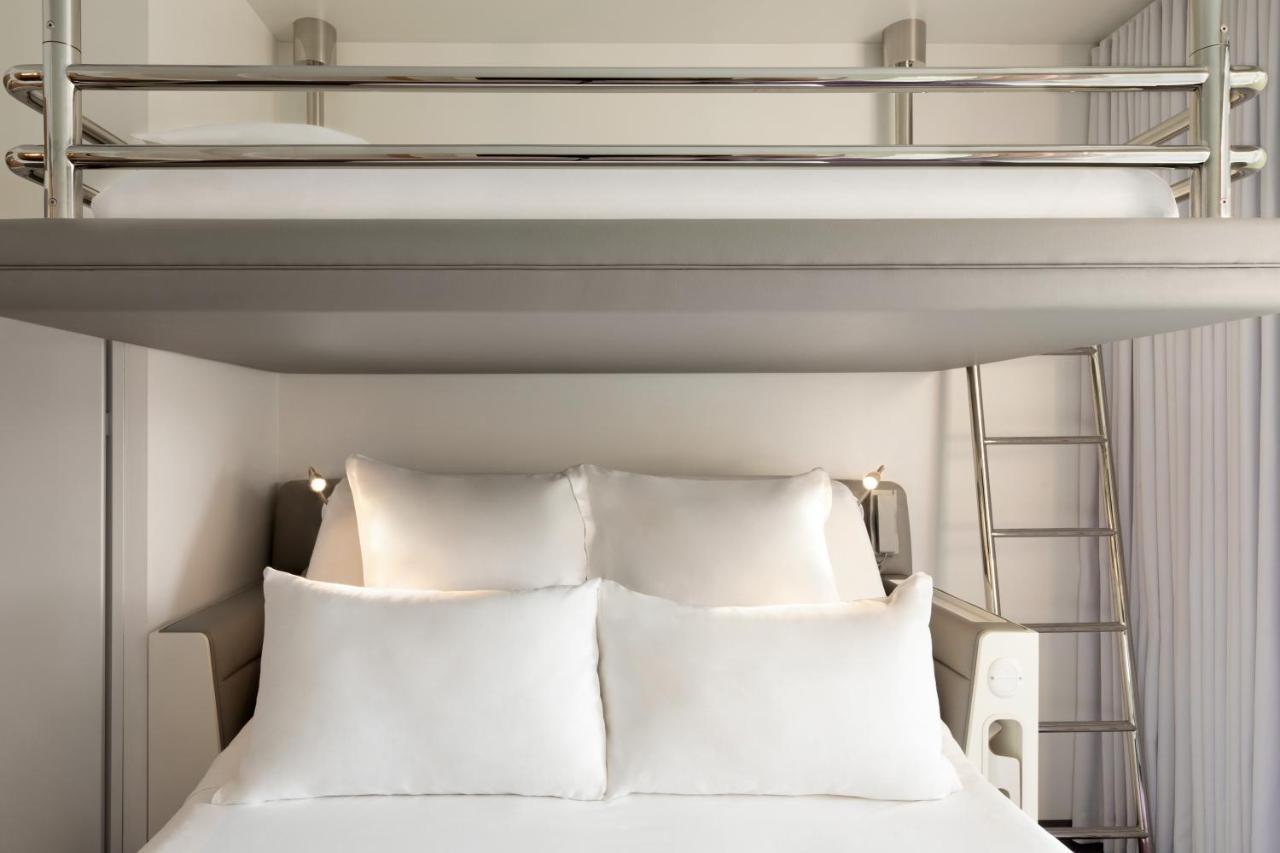 Premium-Zimmer mit Queensize-Bett und Etagenbett