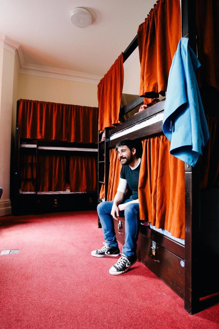 Bed in een Gemengde Slaapzaal met 6 Bedden
