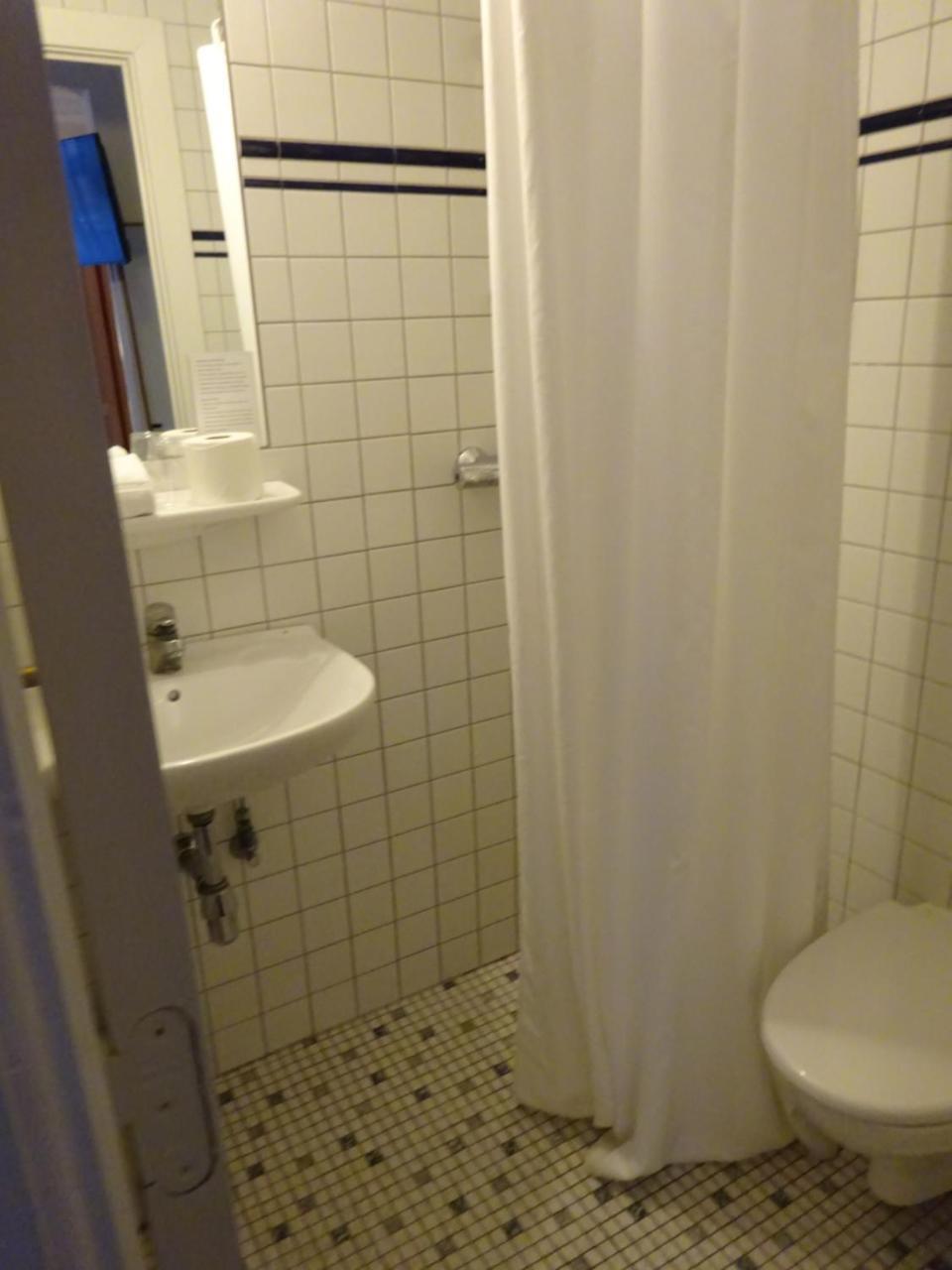 Vierpersoonskamer met Badkamer