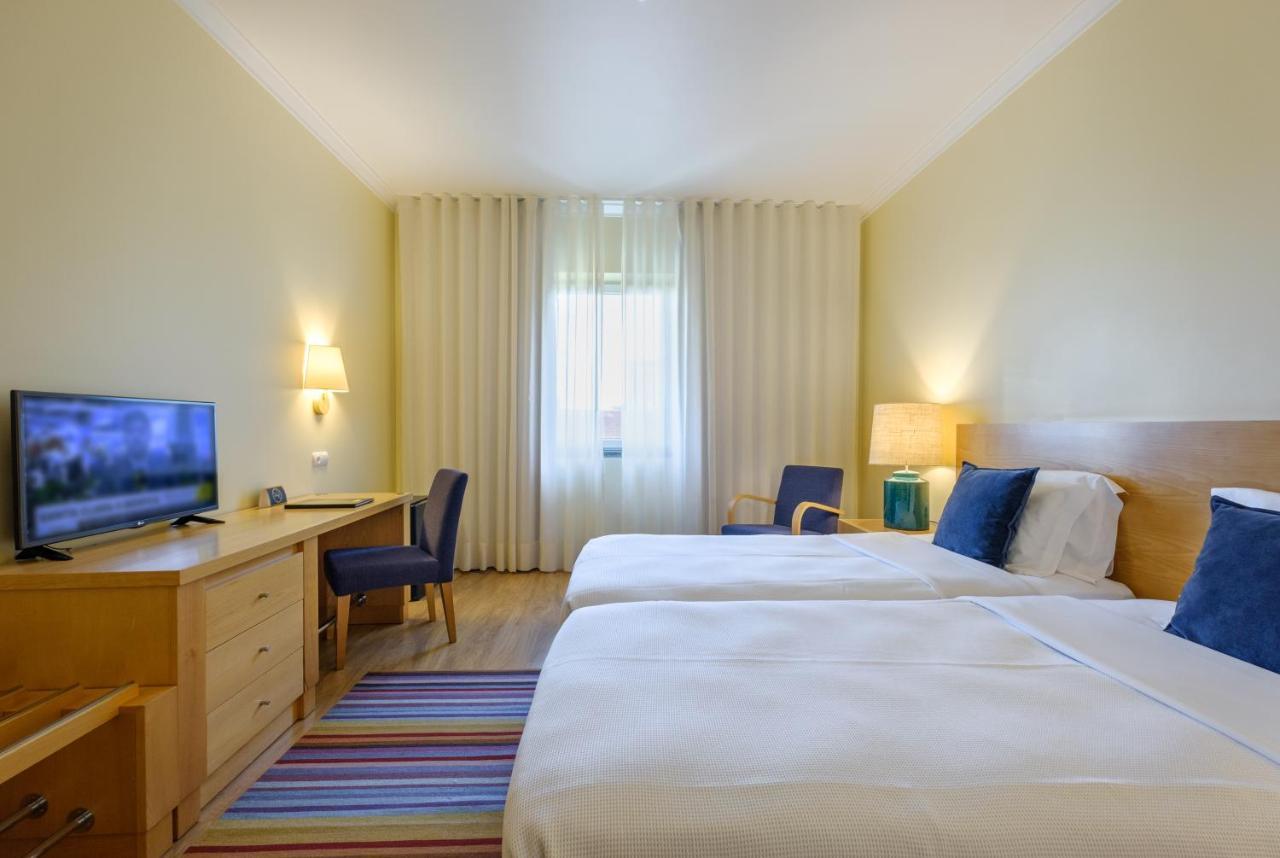 Quarto com Cama de Casal ou 2 de Solteiro