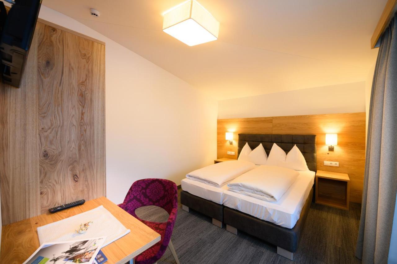 Large Single Room,757858252:JPEG
