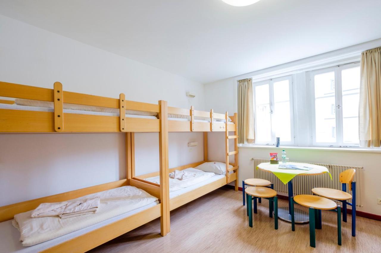 Familienzimmer mit Gemeinschaftsbad
