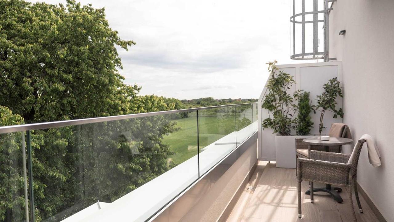 Doppelzimmer mit Balkon