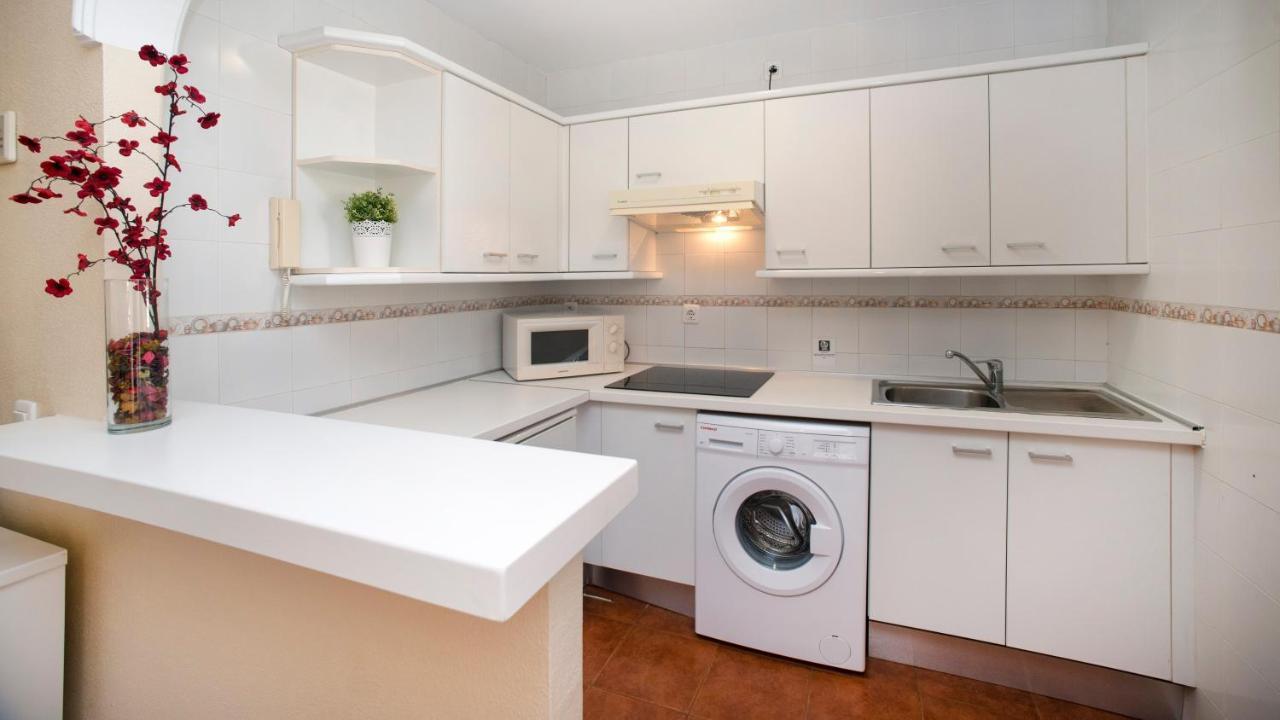 Apartamento con 1 dormitorio y vistas a la piscina