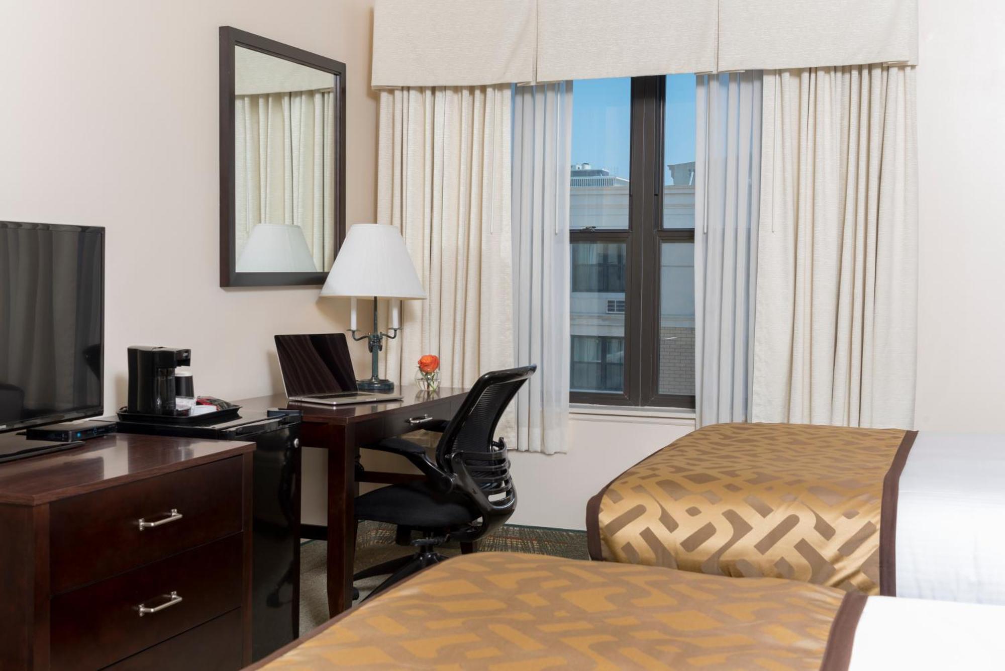 Queen Room with Two Queen Beds - Non-Smoking,1210442245:JPEG