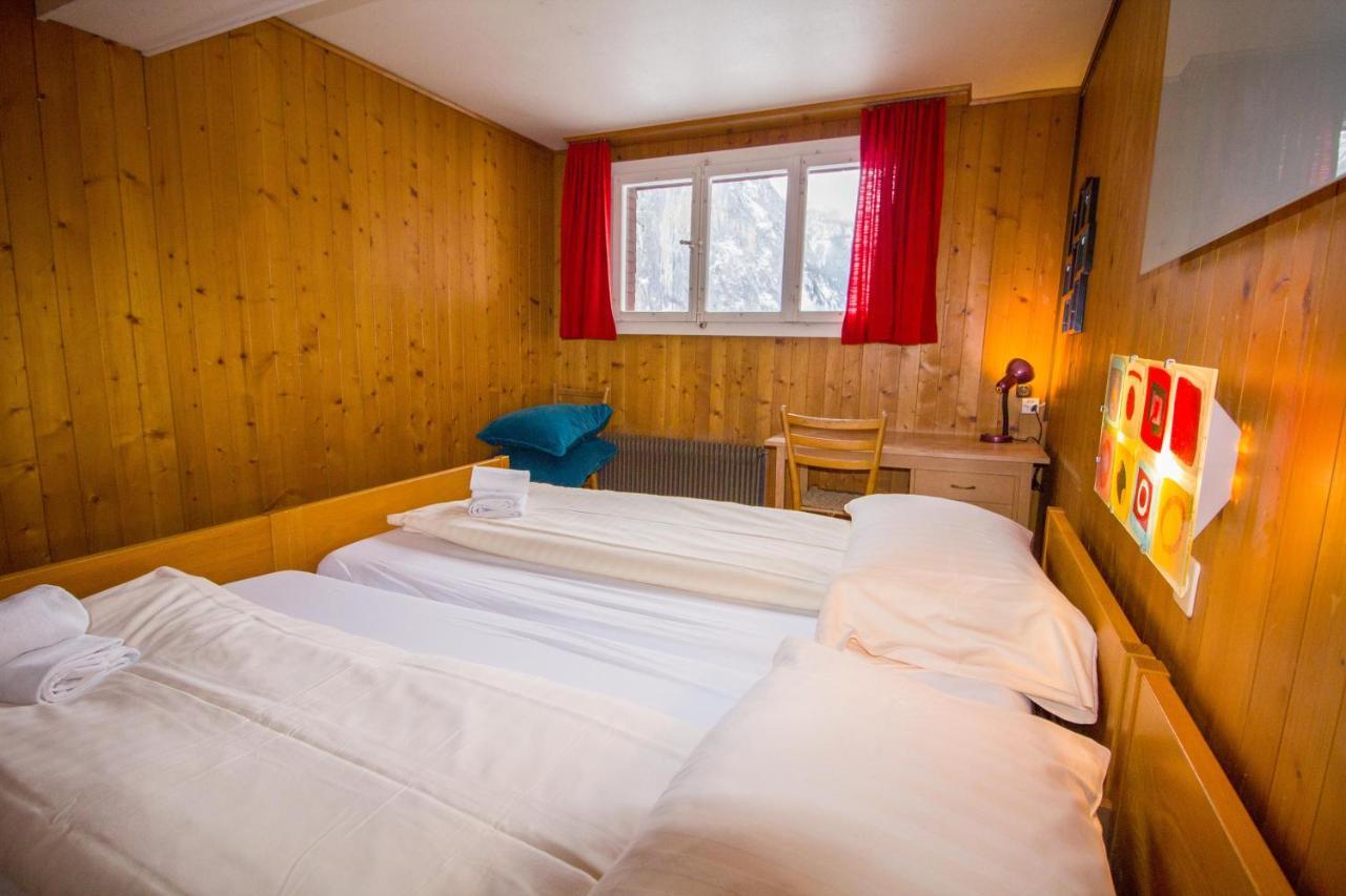Chambre Lits Jumeaux avec Salle de Bains Commune