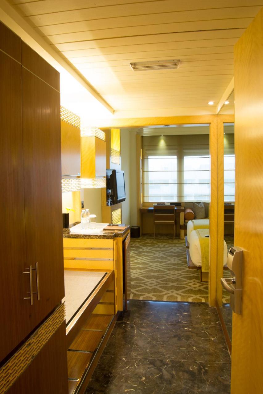 Deluxe Doppelzimmer (2 Erwachsene & 1 Kind)