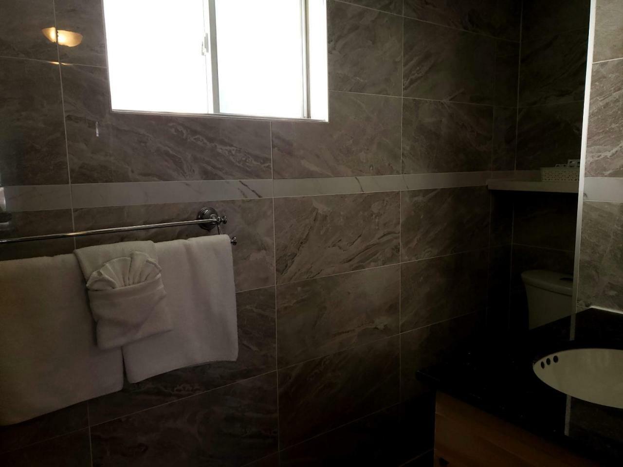 Quarto com Cama Queen-size