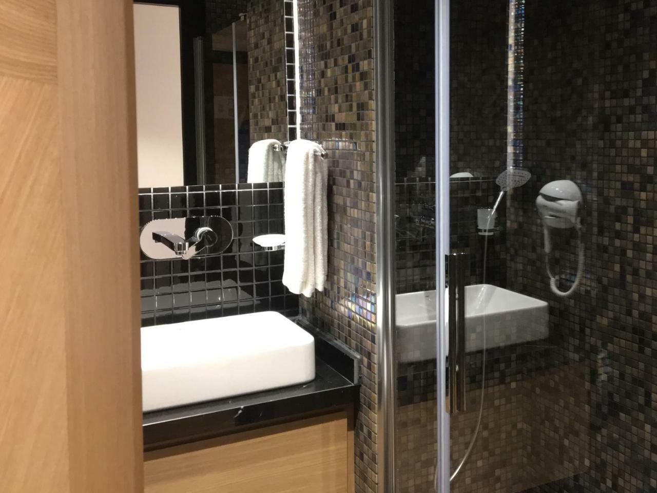 Family Double Room- Basement