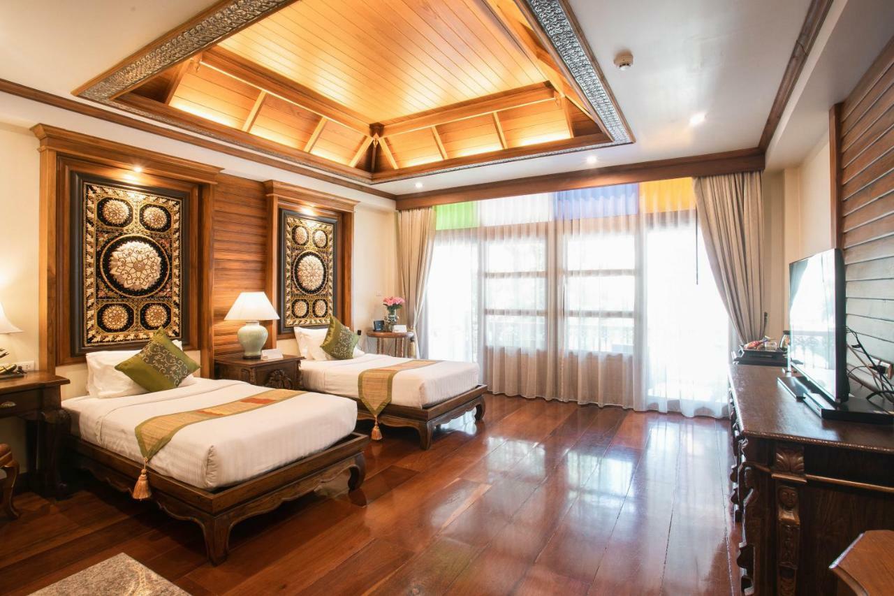 Chambre Lits Jumeaux de Luxe avec Baignoire Spa et Balcon Privé