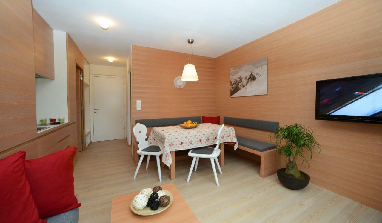 One-Bedroom Apartment,787925376:JPEG