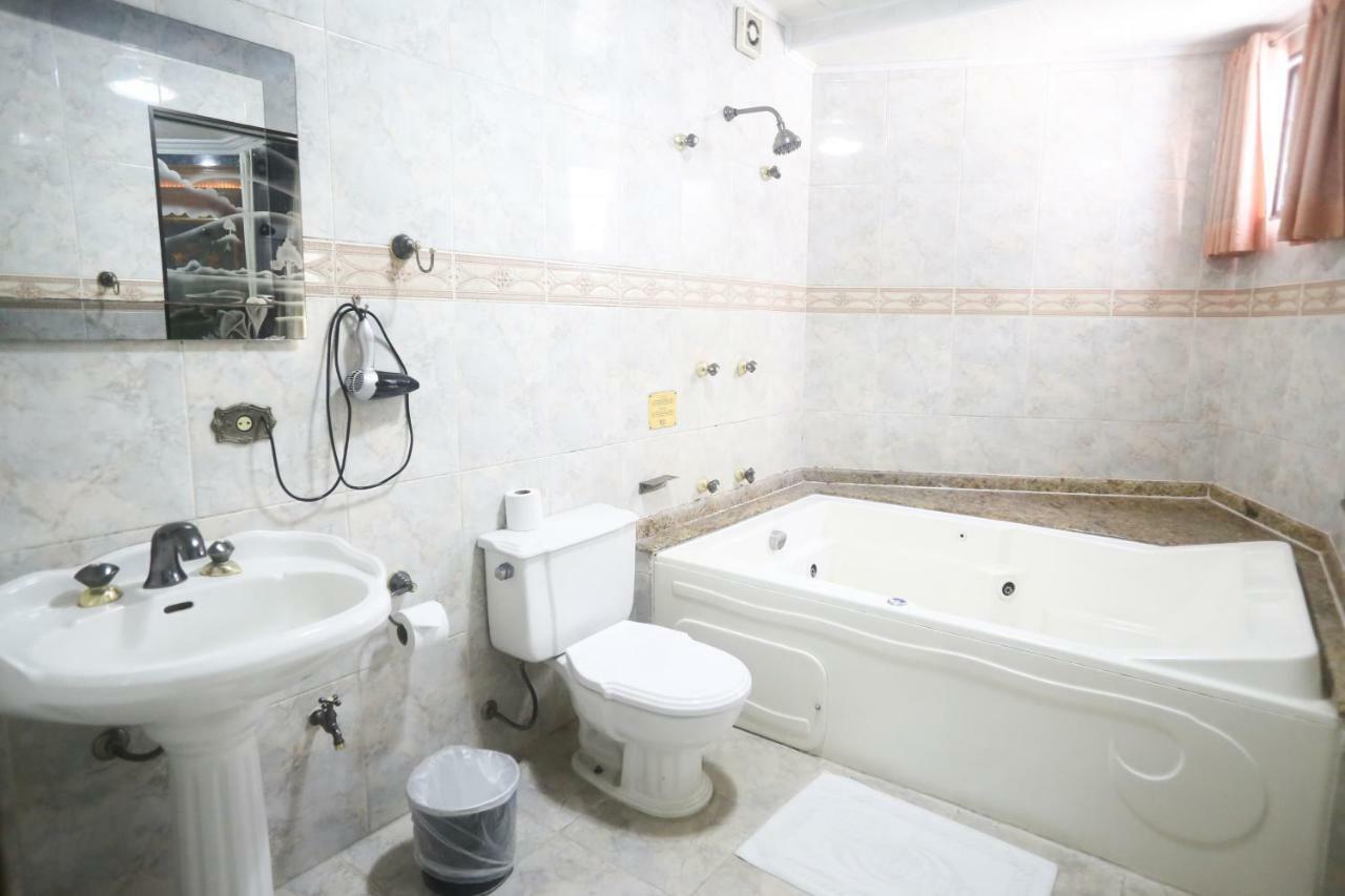 Quarto Duplo Deluxe com Banheira de Hidromassagem