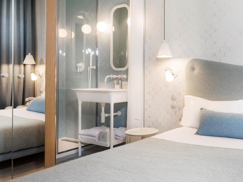 Classic Single Room with Large Bed,79098327:JPEG