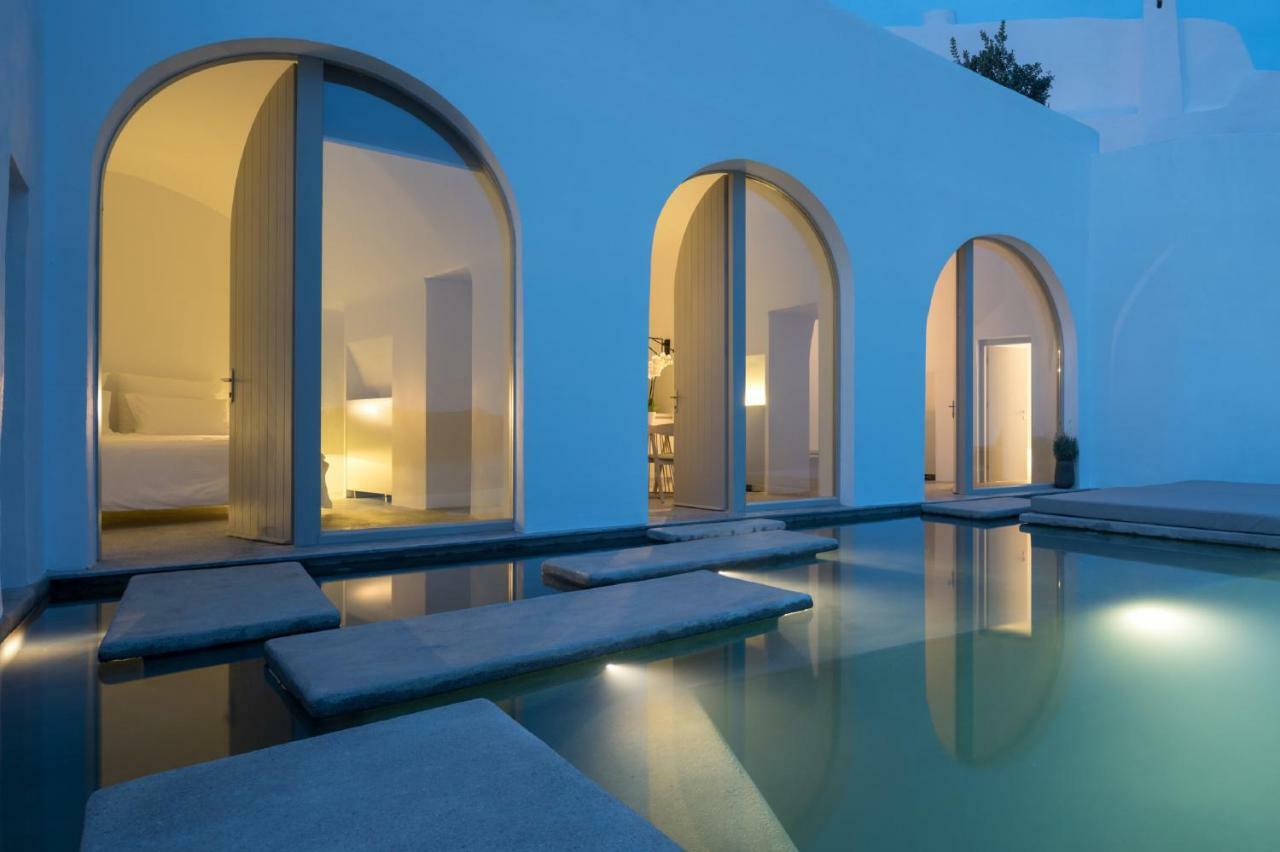 Grand Suite met eigen inifinity pool en uitzicht op de Caldera