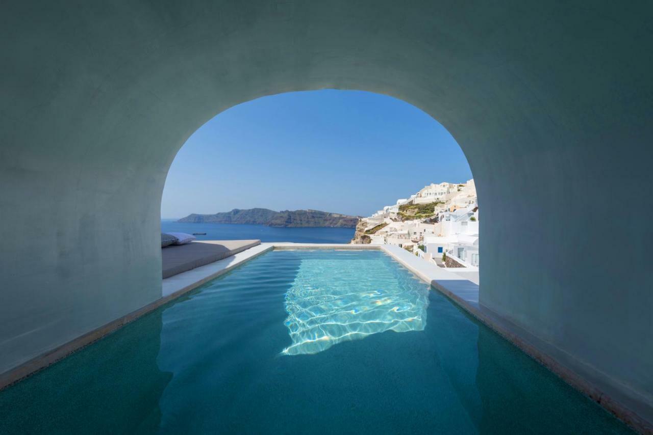 Majestic Suite met Eigen Verwarmd Dompelbad in de Buitenlucht en Uitzicht op de Caldera