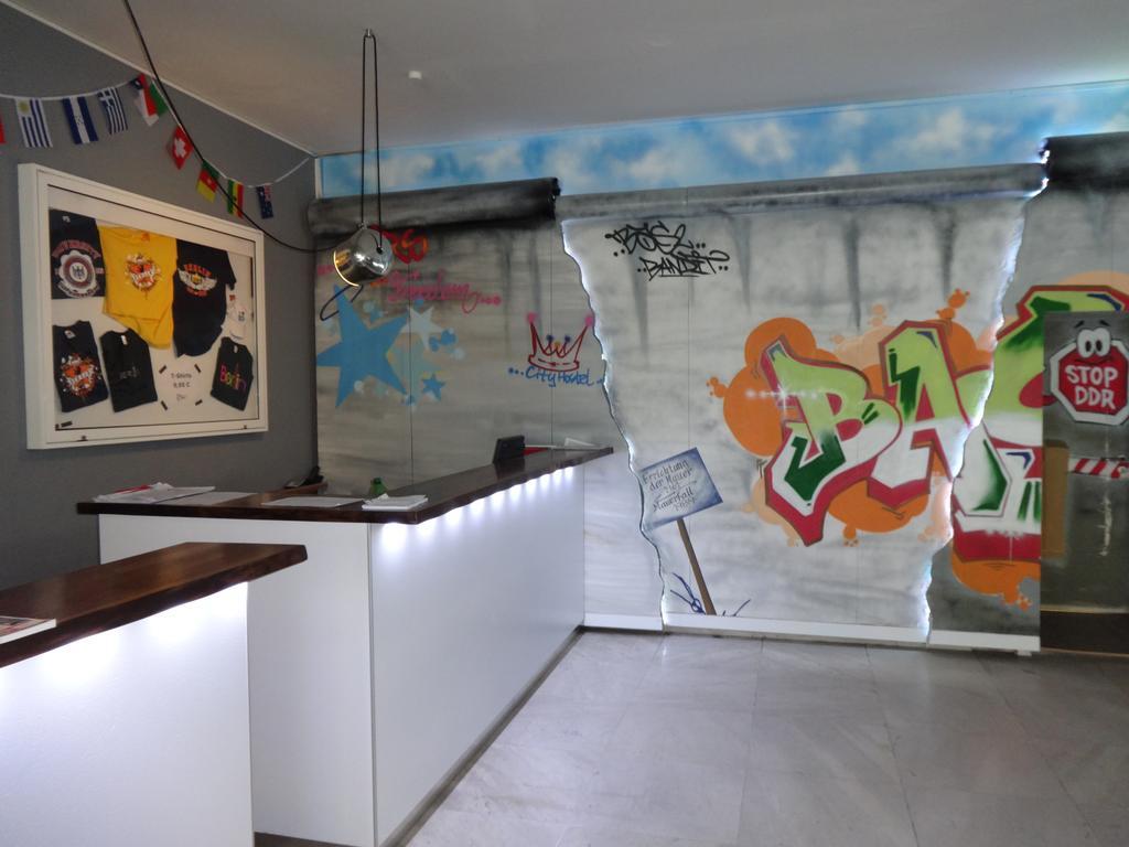 Kamer met 6 Bedden en een Gedeelde Badkamer