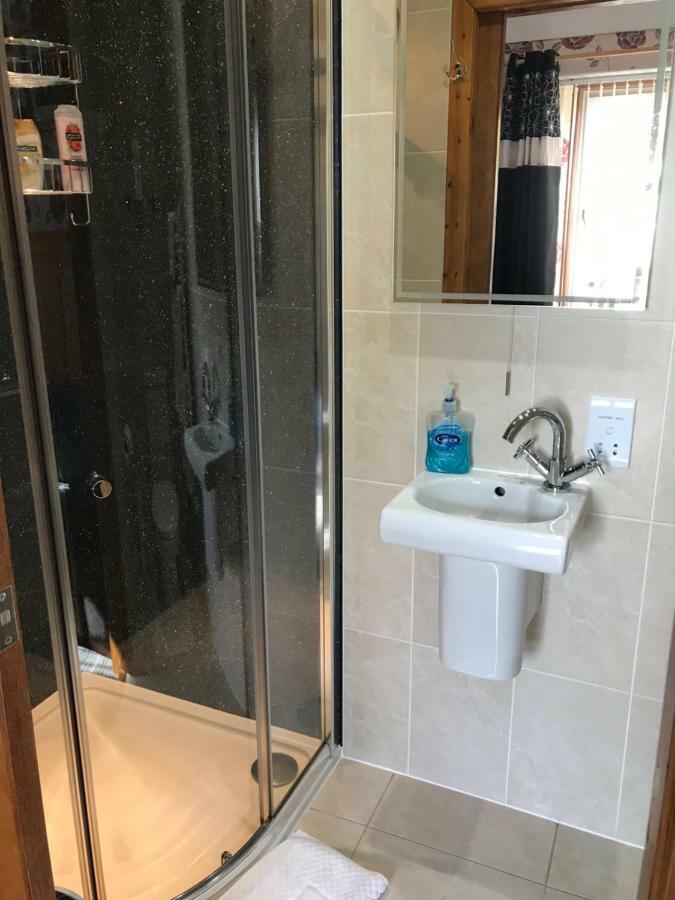 Twin Room Private Bathroom,1374027338:JPEG