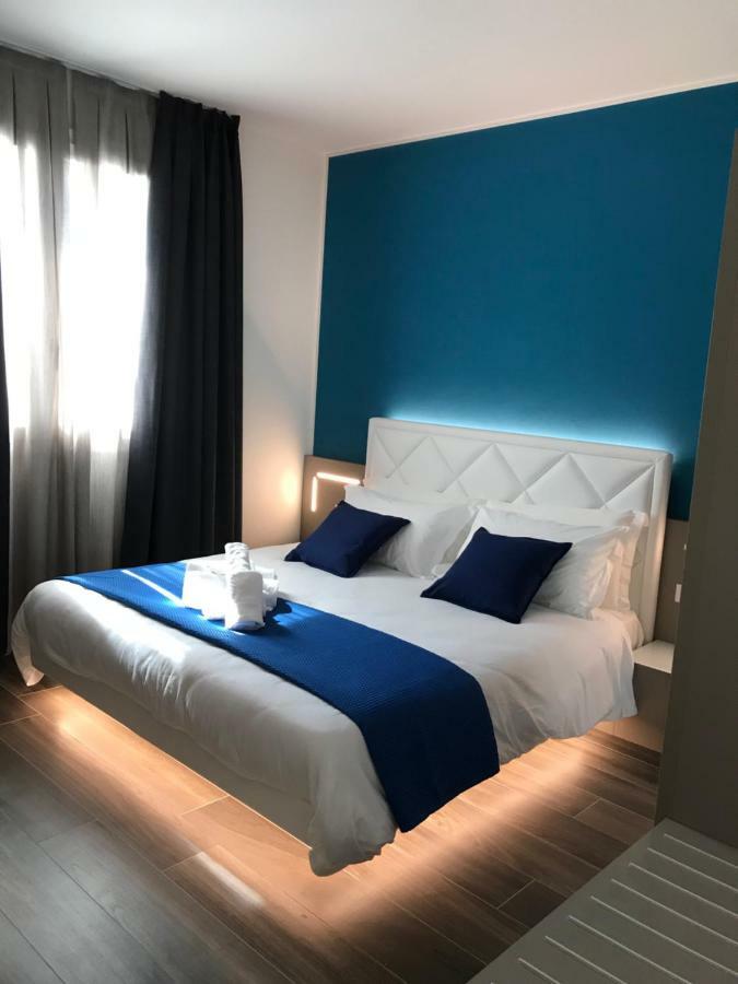 Deluxe Double Room,989626471:JPEG