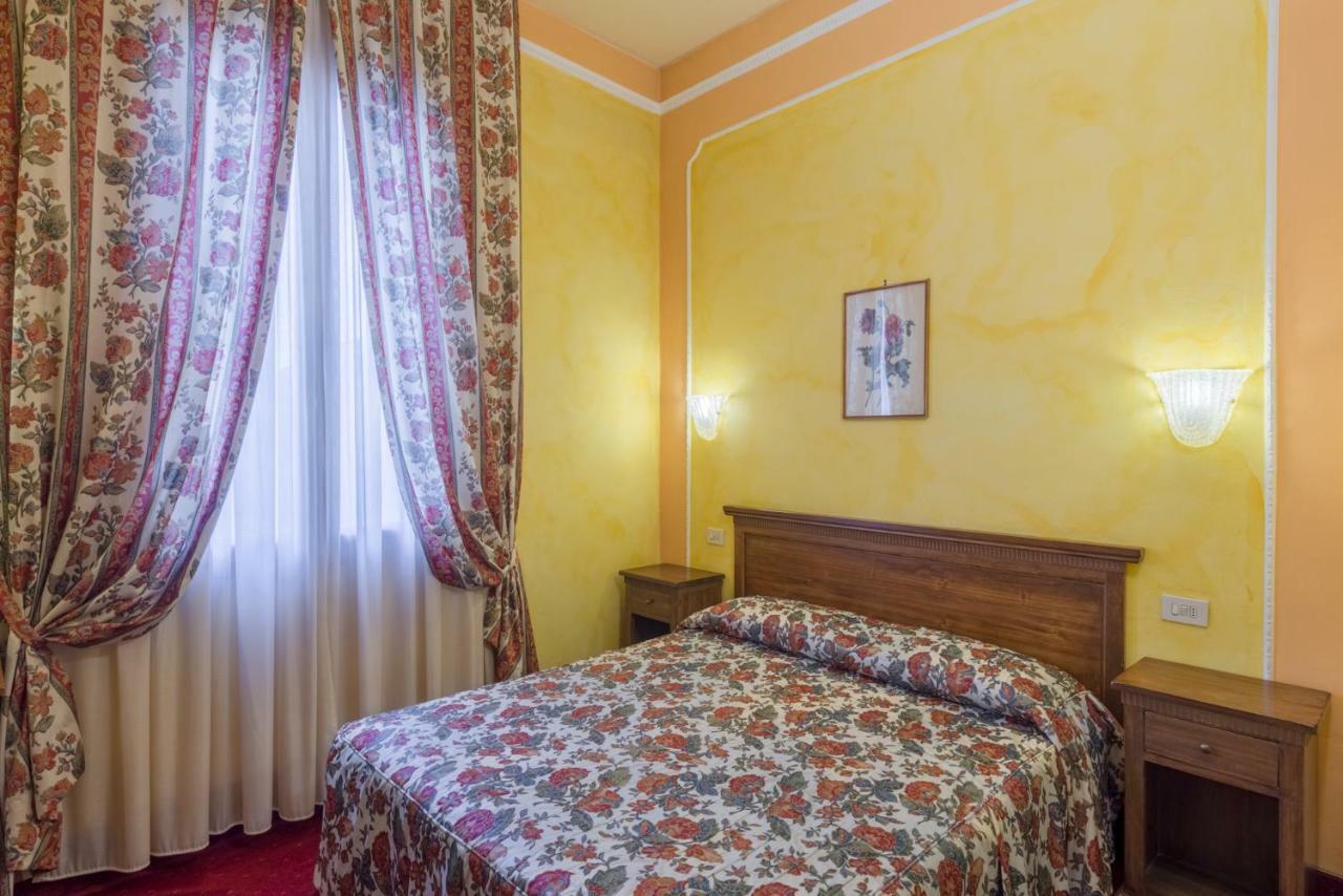 Double Room,800285406:JPEG