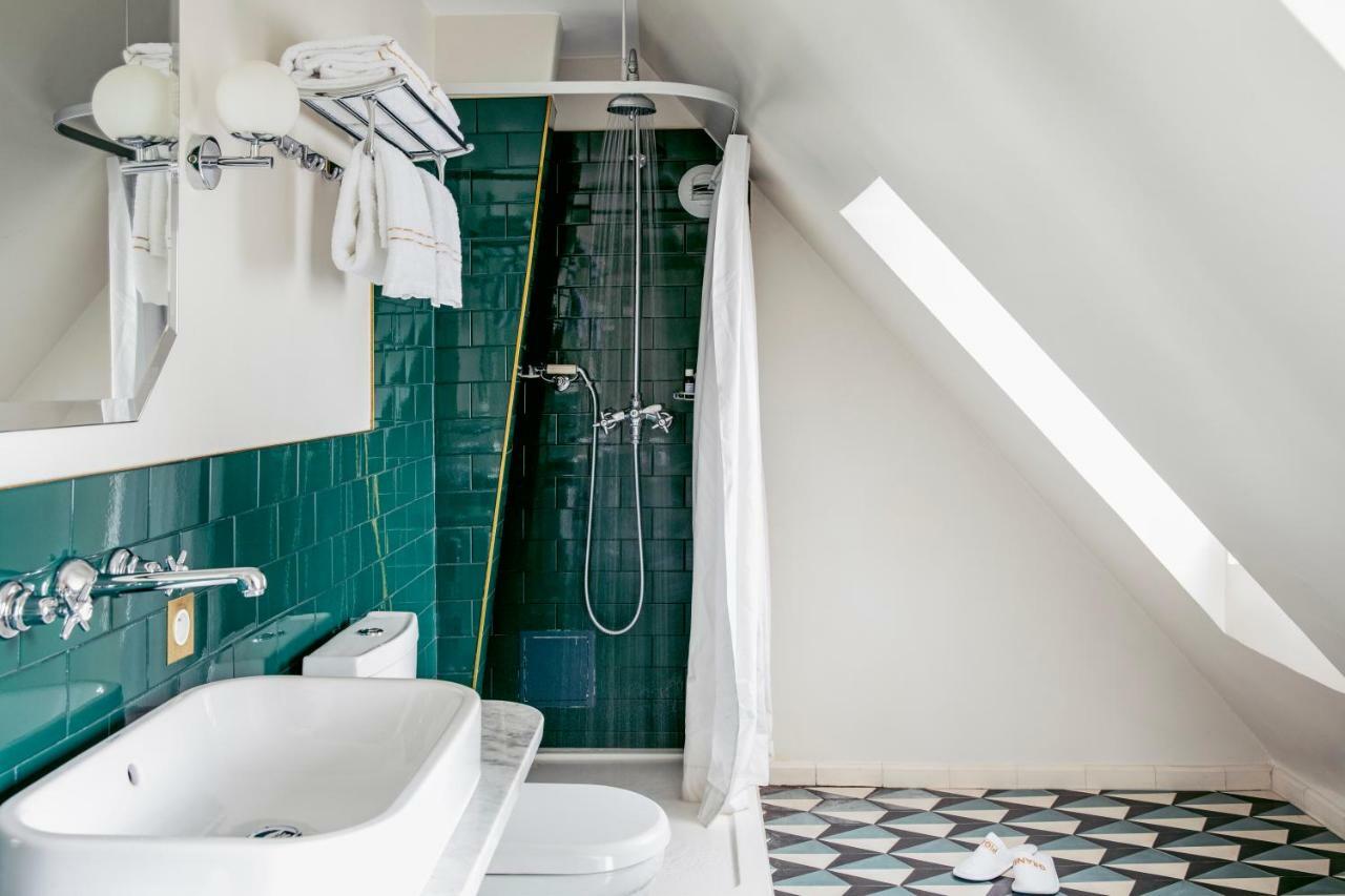 Chambre Sous les Toits 18m² - Vue sur Montmartre