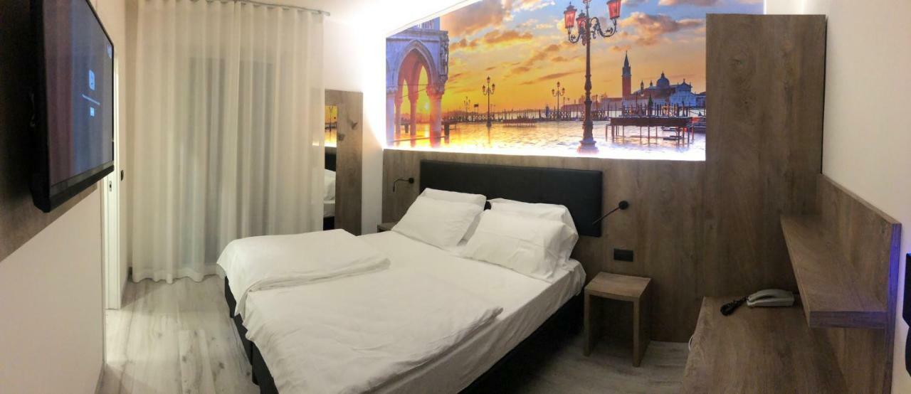 Superior Double or Twin Room,812836077:JPEG