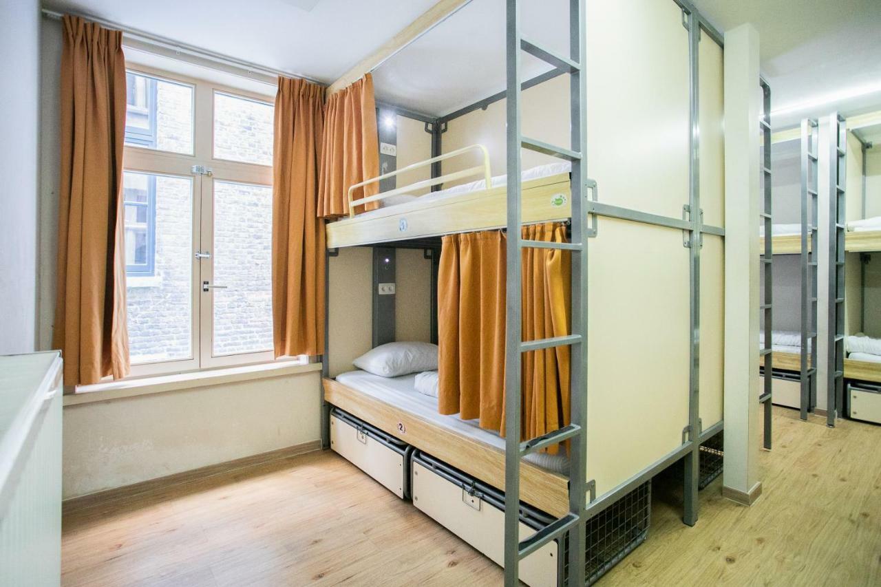 Bed in een Gemengde Slaapzaal met 10 Bedden