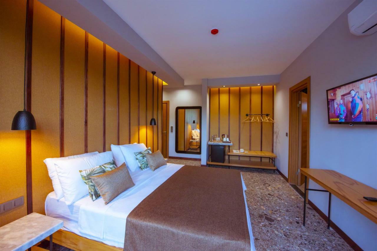 Honeymoon Room with Spa Bath - Swim Up
