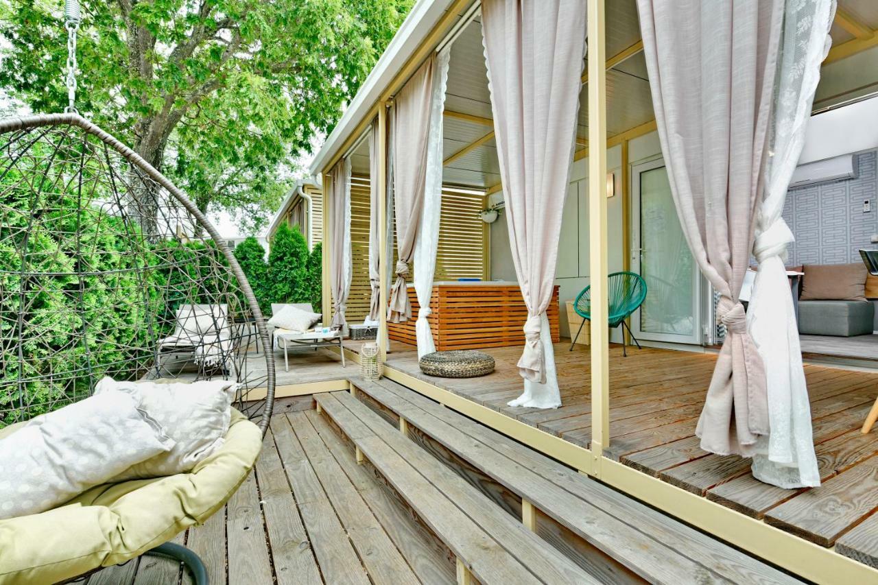 Casa Mobile Deluxe con 2 Camere da Letto e Vasca Idromassaggio