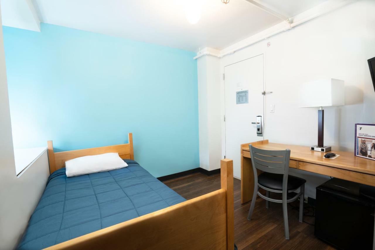 Privé Deluxe Eenpersoonskamer met Uitzicht op het Park en een Semi-privébadkamer