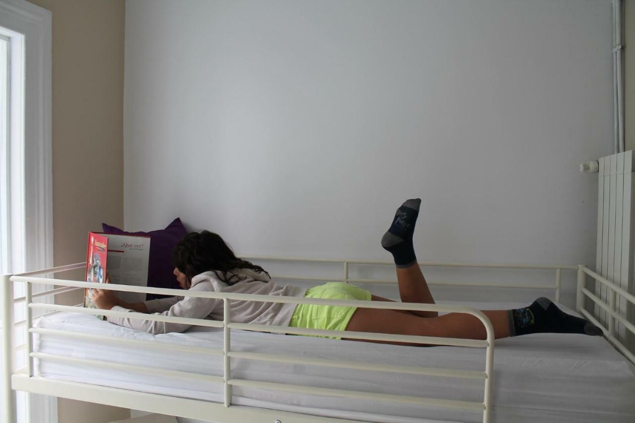 Cama individual en habitación compartida